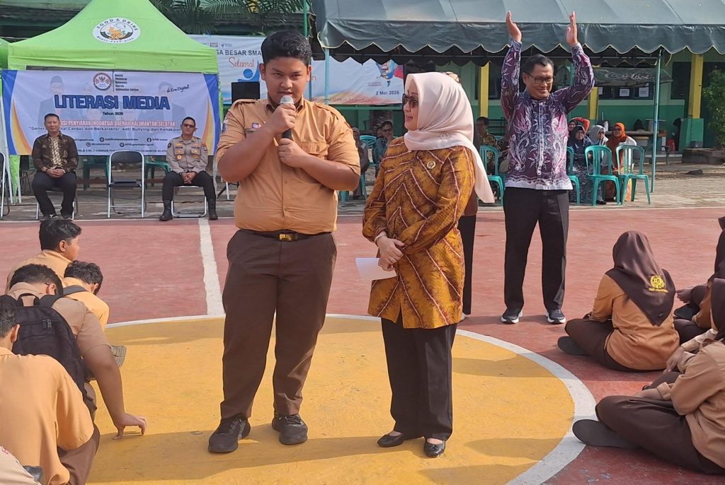 Anggota DPRD Provinsi Kalsel Hj Dewi Damayanti Said S.E., M.M sosialisasi Revitalisasi dan Aktualisasi Nilai-Nilai Ideologi Pancasila dan Wawasan Kebangsaan kepada masyarakat, termasuk para pelajar SMAN 7 Banjarmasin.rds