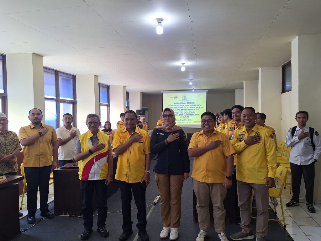 Ketua Harian DPD Partai Golkar Provinsi Kalsel,Dr (HC) H Supian HK SH MH dan Ketua KPU Provinsi Kalsel,Dr. Andi Tenri Sompa, SIP., M.Si membukan acara Bimbingan teknis operator database pemuktahiran data dan dokumen parpol secara berkelanjutan melalui Sipol semester I tahun 2026.rds