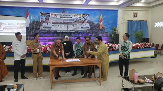 Ananda: Toleransi Beragama di Banjarmasin Sangat Baik PENANDATANGANAN komitmen bersama disaksikan Wakil Walikota Banjarmasin Hj Ananda usai sosialisasi Perda No 4 tahun 2023 tentang Penyelenggaraan Toleransi Kehidupan Bermasyarakat.(foto:mb/ist)