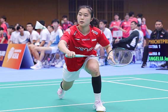 Indonesia Terhenti di Perempat Final Kejuaraan Asia Junior Tunggal putri Indonesia Jolin Angelia saat tampil melawan wakil Thailand Anyapat Phichitpreechasak dalam laga perempat final nomor beregu campuran Kejuaraan Asia Junior 2026 di Yatsushiro City General Gymnasium, Jepang, Senin (29/6/2026). Indonesia tersingkir di delapan besar setelah kalah dari Thailand dengan skor 0-2 (48-55, 49-55).(foto:mb/ant)