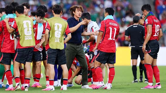Hong Myung-Bo Mundur Hong Myung-Bo mengundurkan diri dari kursi pelatih Korea Selatan. (REUTERS/Eloisa Sanchez). (foto:mb/web)