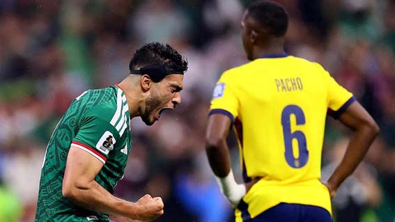 Ekuador Dibuat Frustrasi, Meksiko Lolos ke 16 Besar Merayakan Gol - Raul Jimenez dari Meksiko merayakan gol kedua timnya pada babak 32 besar piala dunia 2026.(foto:mb/web)