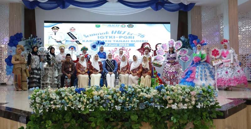 Guru TK Adalah Pahlawan Pembentuk Karakter Generasi Emas HARIJADI-Ikatan Guru Taman Kanak-Kanak Indonesia - Persatuan Guru Republik Indonesia (IGTKI-PGRI) Kabupaten Tanah Bumbu merayakan hari jadinya yang ke-76 tahun 2026. Acara peringatan yang berlangsung khidmat dan meriah ini digelar di Gedung Aksi Merah Putih Kapet. (foto:mb/ist)