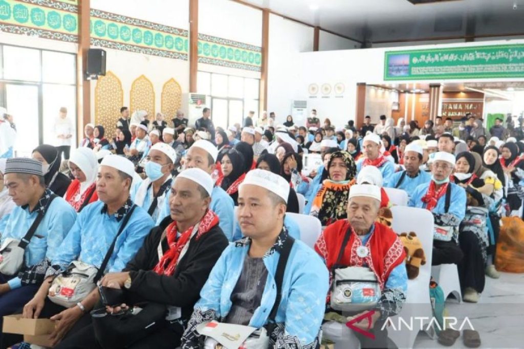 Jamaah Haji Kloter Terakhir Debarkasi Banjarmasin Tiba di Tanah Air JAMAAH haji Kloter 19 atau Kloter terakhir Debarkasi Banjarmasin tiba di tanah air setelah melaksanakan inadah haji 1447 H / 2026 M di asrama haji di Kota Banjarbaru, Rabu (1/7). (Foto:mb/ant/ppih debarkasi bjm)