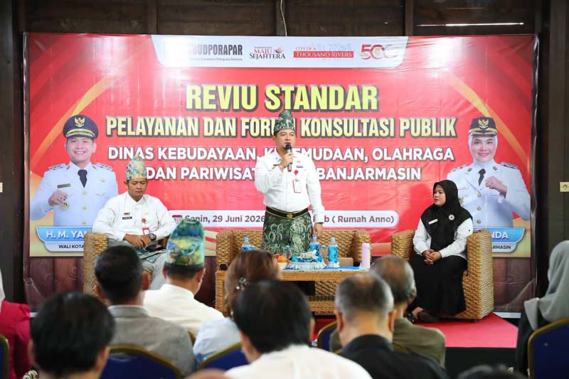 Sekda Membuka Reviu Standar Pelayanan dan Forum Konsultasi Publik Sekretaris Daerah Kota Banjarmasin, Ichrom Muftezar membuka Reviu Standar Pelayanan dan Forum Konsultasi Publik pada Dinas Kebudayaan, Pemuda, Olahraga da Pariwisata Kota Banjarmasin, di Rumah Anno 1925, Kota Banjarmasin.ist
