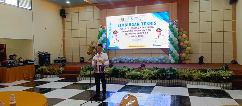 Dinas Sosial, P3AP2KB Gelar Bimtek Peserta Lembaga Penyedia Layanan Rujukan dan Jejaring Puspaga Bupati Tabalong, H Muhammad Noor Rifani saat menyampaikan sambutannya pada Bimtek Peserta Lembaga Penyedia Layanan Rujukan dan Jejaring Pusat Pembelajaran Keluarga (Puspaga). (foto:mb/yan)