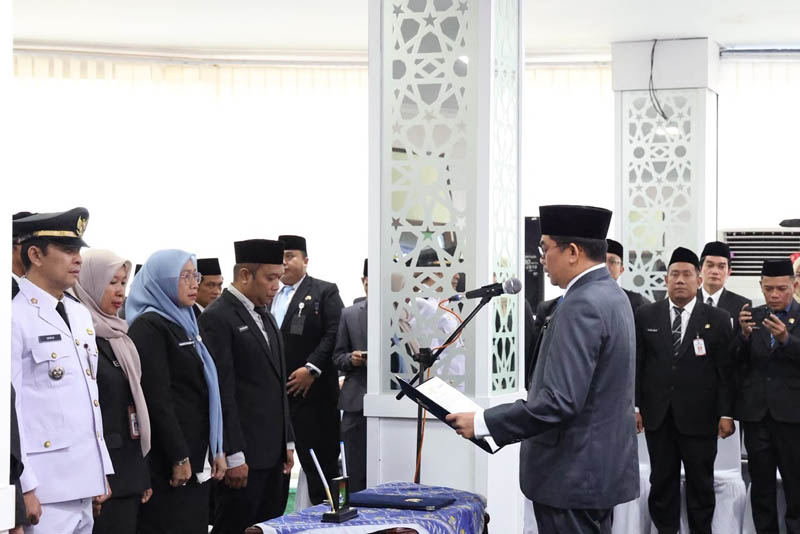 Bupati Andi Rudi Latif Lantik Pejabat Baru PELANTIKAN-Kegiatan pelantikan Pejabat Administrator dan Pengawas di lingkungan Pemerintah Kabupaten Tanah Bumbu. (foto:mb/ist)