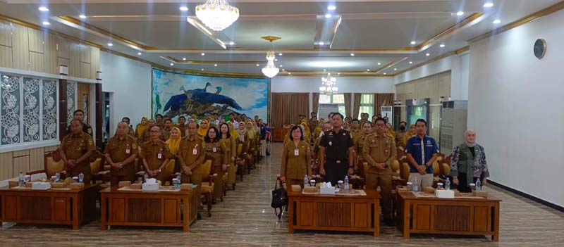 Diskominfo Gelar Bimtek Admin Penghubung SP4N-LAPOR! Asisten Pemerintahan dan Kesrta Setda Tabalong, Abu Bakar Sidiq, Kadiskominfo, Eddy Suriyani dan Seluruh Tamu Undangan. (foto:mb/yan)