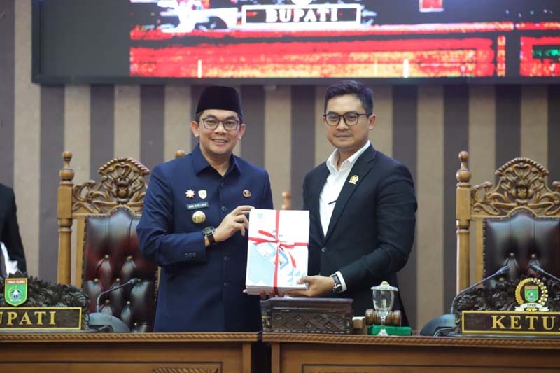Bupati Andi Rudi Latif Sampaikan KUA-PPAS 2027 KUA KABUPATEN-Bupati Andi Rudi Latif mengatakan KUA Kabupaten Tanah Bumbu Tahun 2027 disusun dengan mendasarkan pada RKPD Kabupaten Tanah Bumbu Tahun 2027. (foto:mb/ist)