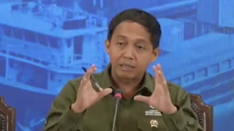 Menhut Raja Juli Kembalikan Gratifikasi Bupati Kuansing MENTERI Kehutanan Raja Juli Antoni.