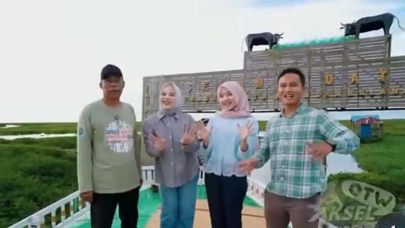 AKSEL OTW Bank Kalsel Ajak Masyarakat Menjelajahi Pesona HSS Tim Bank Kalsel saat mengunjungi salah satu wisata, ke Kalang Hadangan di Nagara, HSS .ist