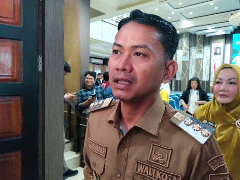 Wali Kota Imbau Warga Tingkatkan Kewaspadaan Hadapi Kabut Asap Wali Kota Banjarmasin H. M. Yamin HR mengimbau seluruh masyarakat Kota Banjarmasin untuk meningkatkan kewaspadaan menyusul mulai masuknya kabut asap akibat kebakaran hutan dan lahan (karhutla) di sejumlah wilayah.ist