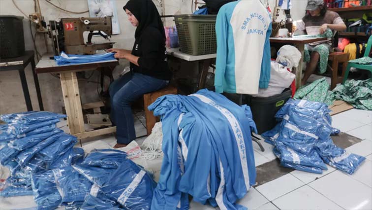 Kebanjiran Seragam Sekolah (foto:mb/ant)