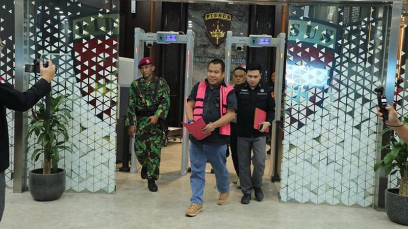 Kejagung Sita 390 Ton Tanah Bermuatan LTJ SALAH satu tersangka kasus Logam Tanah Jarang ilegal, Iwan Setiawan selaku perwakilan PT PMM Iwan Setiawan (IS).