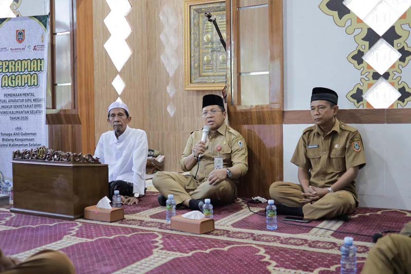 Setwan Kalsel Ingatkan Pentingnya Tauhid dan Syariat Sekretariat Dewan Perwakilan Rakyat Daerah (DPRD) Provinsi Kalimantan Selatan (Kalsel) kembali menggelar kegiatan ceramah agama sekaligus pembinaan mental dan spiritual bagi seluruh jajarannya . (foto:mb/rds)