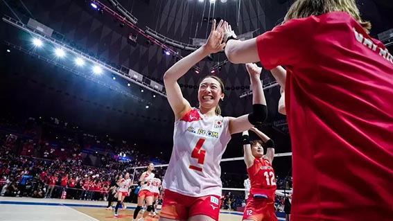 Jepang Rebut Tiket Terakhir Final Round VNL 2026 Timnas voli putri Jepang memastikan diri lolos ke babak final round VNL 2026 seusai menundukkan Polandia dalam pertarungan lima set, Minggu, 12 Juli 2026.(foto:mb/web)