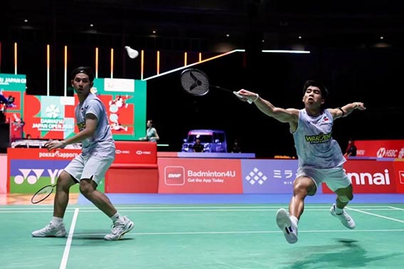Sabar/Reza Melaju ke Babak Kedua Japan Open 2026 Ganda putra Indonesia Sabar Karyaman Gutama/Moh Reza Pahlevi Isfahani saat menghadapi pasangan Taiwan Chiu Hsiang Chieh/Wang Chi-Lin pada babak pertama Japan Open 2026 di Tokyo, Jepang, Rabu (15/7). Sabar/Reza menang dengan skor 21-18, 17-21, 21-16. (foto:mb/ant)