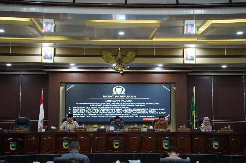 Raperda Strategis Jadi Kunci Penguatan Desa dan Perlindungan Anak Bupati Tanah Laut H Rahmat Trianto dalam kegiatan rapat Paripurna di DPRD Tala.
