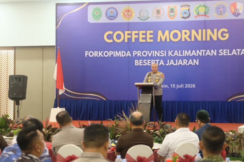 Polda Kalsel Gelar Coffee Morning Bersama Forkopimda Kapolda Kalimantan Selatan, Irjen Pol Dr Rosyanto Yudha Hermawan saat menyampaikan sambutan pada kegiatan coffe morning bersama Forkopimda Kalsel. (foto:mb/ist)