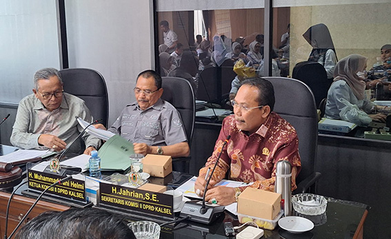 Optimalisasi PAD Jadi Kunci Dukungan Program SKPD 2027 Komisi II DPRD Provinsi Kalsel saat rapat dengan Dinas Pariwisata, Dinas Perdagangan, Dinas Perindustrian, Badan Perencanaan Pembangunan Daerah (Bappeda), dan Badan Pengelolaan Keuangan dan Aset Daerah (BPKAD) Provinsi Kalsel (Foto:nb/ist)