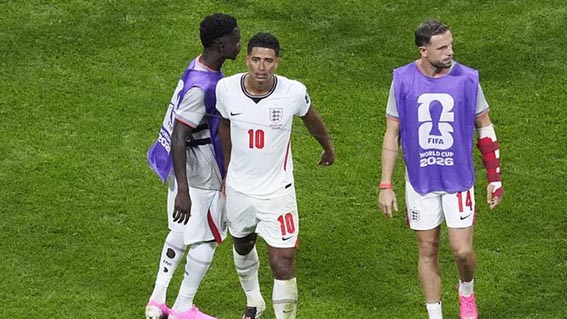 Bellingham Keplak Pemain Argentina usai Laga Bertengkar - Bintang Inggris, Jude Bellingham bertengkar dengan gelandang Argentina, Valentin Barco setelah pertandingan.(foto:mb/web)