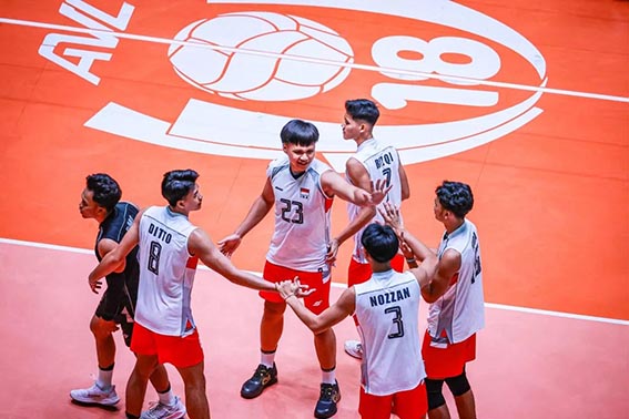 Voli Putra U-18 Indonesia Hajar Kirgizstan Tiga Set Langsung Pemain tim nasional bola voli putra Indonesia U-18 saat berhadapa tuan rumah China pada pertandingan pembuka Grup A Kejuaraan Bola Voli Putra U-18 Asia 2026 di Haikou Wuyuanhe Gymnasium, Haikou, beberapa waktu lalu. (foto:mb/arsip/ant)