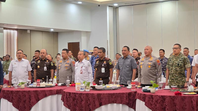 Sekdaprov : Perkuat Sinergi Lintas Sektor dan Jaga Stabilitas Daerah Sekdaprov Kalimantan Selatan, HM Syarifuddin saat menghadiri Coffee Morning Forum Koordinasi Pimpinan Daerah (Foropimda) yang diinisiasi Kapolda Kalsel, Irjen Pol Dr Rosyanto Yudha Hermawan, di Banjarmasin