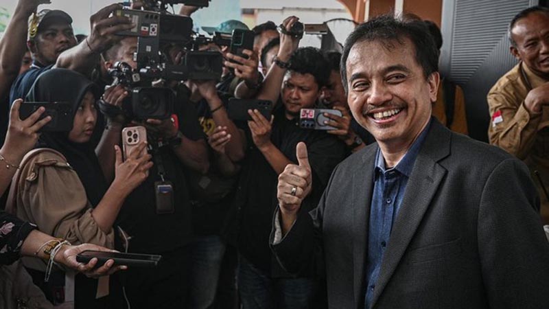 Lagi, Roy Ajukan Praperadilan Terkait Kasus Ijazah Jokowi Roy Suryo mengajukan gugatan praperadilan ketiga ke PN Jakarta Selatan untuk ganti rugi terkait penanganan kasus ijazah Jokowi.