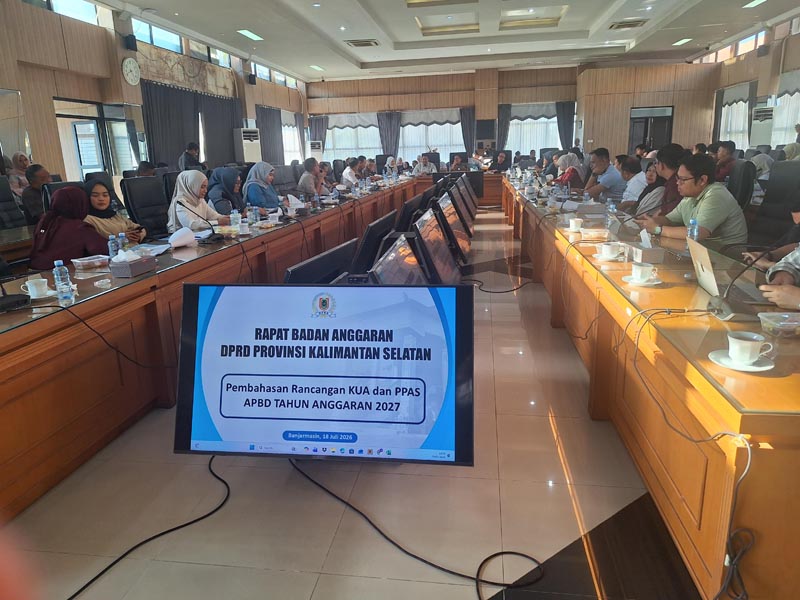 Banggar dan TPAD Sepakati Rancangan APBD Tahun 2027 Sebesar Rp8 Triliun Banggar DPRD Provinsi Kalsel bersama TAPD menyepakati target pendapatan dalam Rancangan APBD Tahun Anggaran 2027 sebesar Rp8 triliun. (foto:mb/Rds)