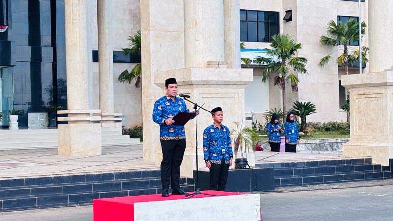 Pemkab Kotabaru Perkuat Budaya Kerja Aparatur APEL-Pemerintah Kabupaten Kotabaru menggelar Apel Gabungan dalam rangka memperingati Hari Kesadaran Nasional di Halaman Kantor Bupati Kotabaru. (foto:mb/ebet)