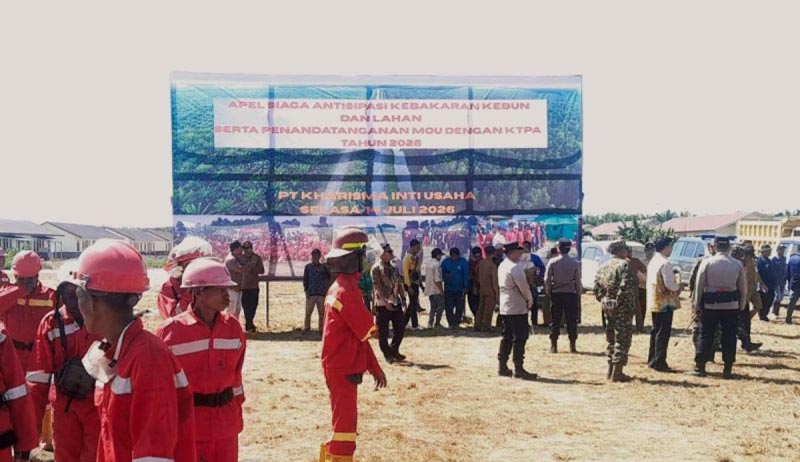PT KIU perkuat mitigasi Karhutla demi jaga produksi CPO APEL SIAGA-60 personel pemadam kebakaran PT KIU setelah mengikuti apel siaga antisipasi kebakaran kebun dan lahan 2026 di Rantau, Kabupaten Tapin. (foto:mb/ant)