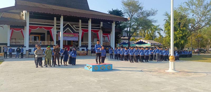 Pemkab Tabalong Gelar Upacara Hari Kesadaran Nasional Bupati Tabalong, H Muhammad Noor Rifani saat menjadi Inspektur Upacara Upacara Peringatan Hari Kesadaran Nasional. (foto:mb/yan)