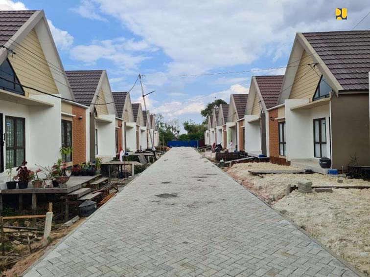 Penyaluran Rumah Subsidi Tembus 101.978 Unit PERUMAHAN SUBSIDI - Badan Pengelola Tabungan Perumahan Rakyat (BP Tapera) mencatat realisasi penyaluran pembiayaan rumah subsidi bagi masyarakat khususnya MBR, sudah tembus mencapai 101.978 unit. BP Tapera mematok dapat menyalurkan kuota FLPP yang ditetapkan sebanyak 350.000 unit rumah pada 2026 ini.(foto:mbant)