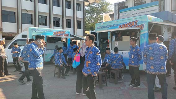 Gebyar Panutan Pajak Diharapkan Tingkatkan Kepatuhan WP MOBIL Samsat Keliling ditempatkan di Balaikota Banjarmasin sebagai upaya pemerintah meningkatkan kesadaran membayar pajak kendaraan bermotor bagj kalangan ASN dan masyarakat.(foto:mb/ist)