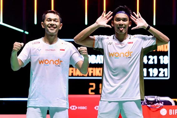 Usai Juara di Jepang, Fajar/Fikri Hadapi Ujian Lebih Berat di China Pebulu tangkis ganda putra Indonesia Fajar Alfian/Muhammad Shohibul Fikri dalam pertandingan babak semifinal Japan Open 2026 yang berlangsung di Tokyo Metropolitan Gymnasium, Tokyo, Sabtu (18/7).(foto:mb/ant)