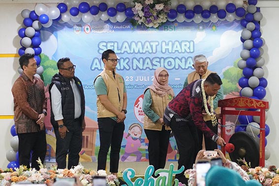 Peringatan HAN Berlangsung Meriah SEKDA Kabupaten Banjar H Yudi Andrea memukul gong saat peringatan HAN 2026 yang diadakan IDAI Provinsi Kalimantan Selatan.(foto:mb/ist)