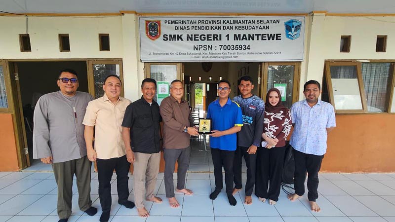 Komisi IV Soroti Kurangnya Ruang Kelas dan Tenaga Pendidik Komisi IV DPRD Provinsi Kalsel melaksanakan kunjungan monitoring langsung Sekolah Menengah Kejuruan Negeri (SMKN) 1 Mentewe. (foto:mb/ist)