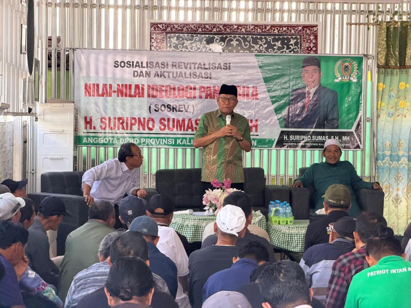 Suripno Perkuat Aktualisasikan Nilai Pancasila Lewat Ceramah Agama Ketua Fraksi PKB DPRD Provinsi Kalsel H Suripno Sumas SH MH menggelar Sosialisasi Revitalisasi dan Aktualisasi Nilai-Nilai Ideologi Pancasila (Wawasan Kebangsaan) yang kali ini diikuti masyarakat Kecamatan Banjarmasin Timur. (foto;mb/rds)