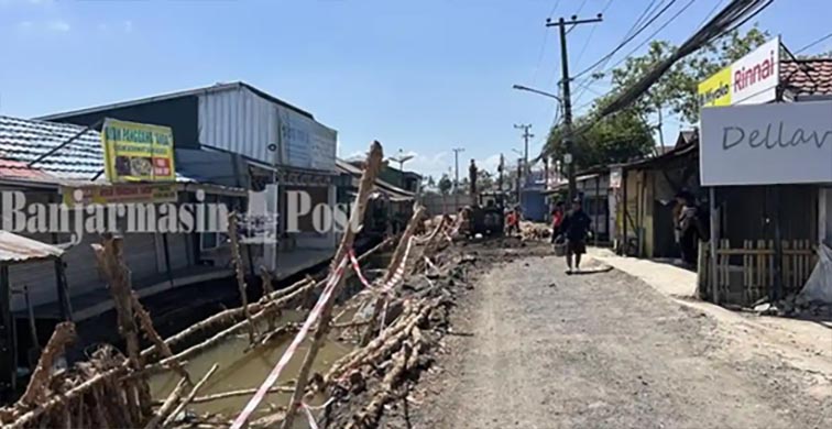 Perbaikan Jalan Sungai Lulut Butuh Penutupan 9 Bulan PROGRES perbaikan kerusakan Jalan Veteran, Sungai Lulut Banjamasin pada Senin (20/7). (Foto:mb/Banjarmasin Post)