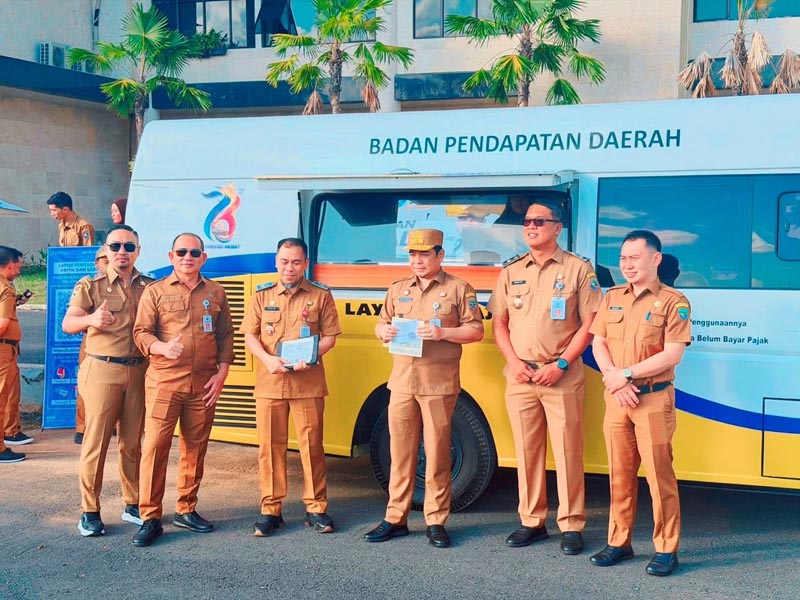 Pemkab Kotabaru Ajak ASN dan Masyarakat Tertib Bayar Pajak Setiap Tahun PAJAK-Sekretaris Daerah H. Eka Saprudin, AP., M.AP mengajak seluruh Aparatur Sipil Negara dan masyarakat untuk tertib melakukan pembayaran pajak setiap tahunnya. (foto:mb/ebet)