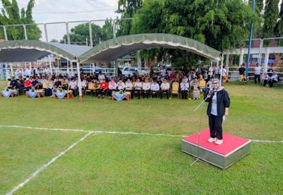 Walikota Buka Turnamen Sepak Bola Usia Dini WALIKOTA Banjarbaru Hj Erna Lisa Halaby memberikan sambutan saat membuka Turnamen Sepak Bola Usia Dini Piala Banjarbaru Emas di Lapangan Sepak Bola dr Murdjani.(foto;mb/ist)