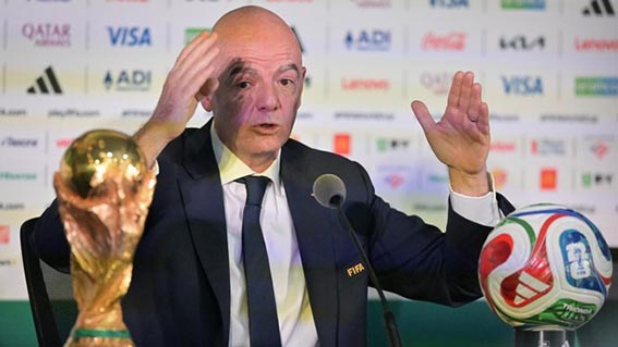 Kontroversi 6 Tuan Rumah di Piala Dunia 2030 Presiden FIFA Gianni Infantino.(foto:mb/ant)