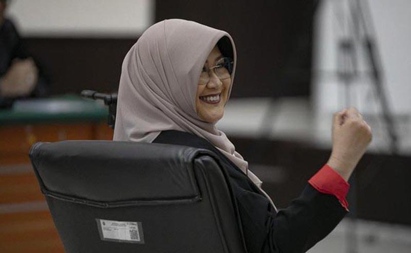 Tifa: Keadilan Berdiri Tegak di Negeri Ini Terdakwa kasus tudingan ijazah palsu Presiden ke-7 RI Joko Widodo, Tifauziah Tyassuma alias dokter Tifa, menyambut baik eksepsi diterima.