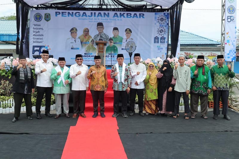 Bupati HSU Ajak Muhammadiyah Wujudkan HSU Bangkit PENGAJIAN-Bupati HSU H Sahrujani dan Wabup HSU Hero Setiawan Menghadiri acara pengajian Akbar Muhamadiyah di Alabio. (foto:mb/yusuf)
