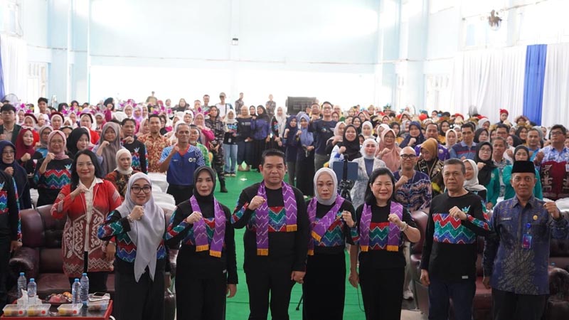 Pemkab Kotabaru Gelar Jambore Kader Posyandu POSYANDU-Dinas Kesehatan Kabupaten Kotabaru menggelar Jambore Kader Posyandu Kabupaten kotabaru dan kegiatan dibuka secara resmi oleh sekda kotabaru H.Eka Safruddin. (foto;mb/ebet)