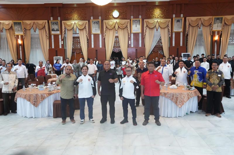 Wagub : Pemprov Siap Dukung Pengembangan Olahraga Sambo Wakil Gubernur (Wagub) Kalimantan Selatan, Hasnuryadi Sulaiman berfoto bersama usai pelantikan pengurus provinsi (Pengprov) Perkumpulan Sambo Indonesia (PERSAMBI) Kalsel masa bakti 2026-2030 di Banjarmasin