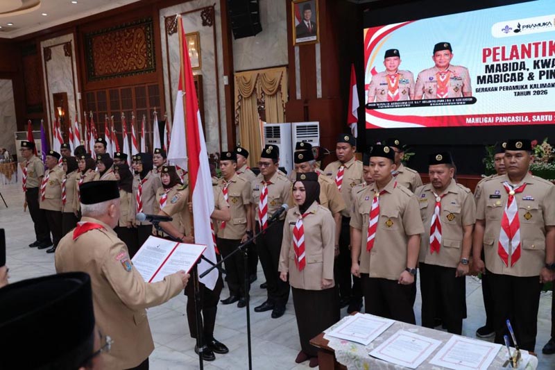 Pramuka Kalsel Siap Perkuat Pembentukan Karakter Ketua Majelis Pembimbing Daerah (Mabida) Gerakan Pramuka Provinsi Kalimantan Selatan, H Muhidin saat melantik Ketua Kwarda Gerakan Pramuka Kalsel, Hj Fathul Jannah Muhidin dan pengurus lainnya di Banjarmasin