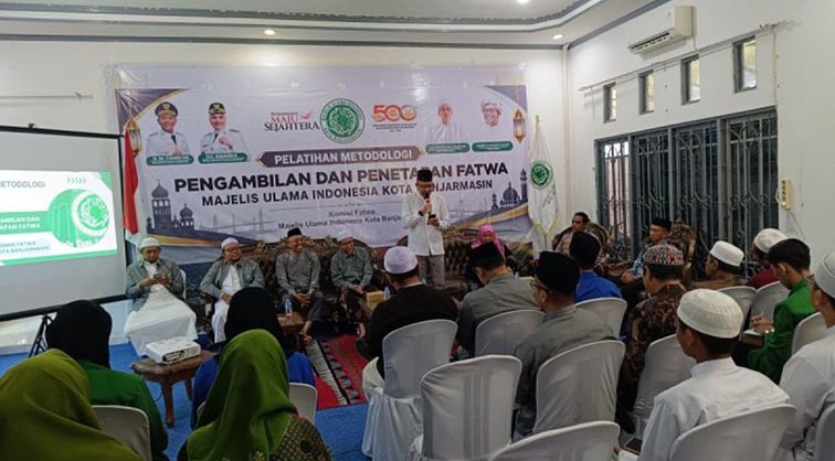 MUI Perkuat Pemahaman Mahasiswa terhadap Metodologi Fatwa KOMISI Fatwa MUI Banjarmasin menggelar pelatihan dan metodologi fatwa mengundang mahasis(foto:mb