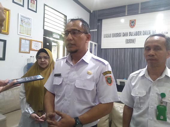 Pemprov Bantu Pasang Baru Listrik Keluarga Kurang Mampu Plt Kepala Dinas ESDM Provinsi Kalimantan Selatan Endarto. (foto:mb/ist)