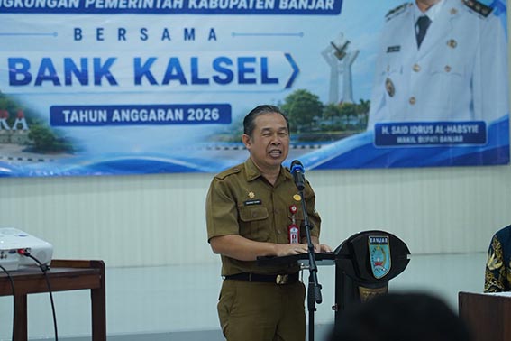 BPKPAD Sosialisasikan Implementasi SP2D ASISTEN Pemerintahan dan Kesra Setda Kabupaten Banjar Rakhmat Dhany memberikan arahan saat membuka acara Sosialisasi Implementasi SP2D Online, beberapa waktu lalu.(foto:mb/ist)